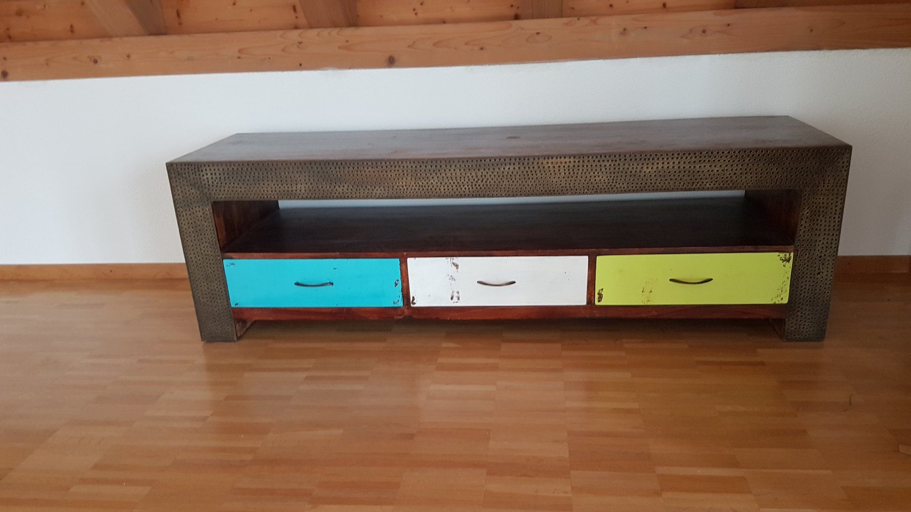 Mobili TV: Sideboard Massivholz – Usato da Bözen venduto da ZoraNala