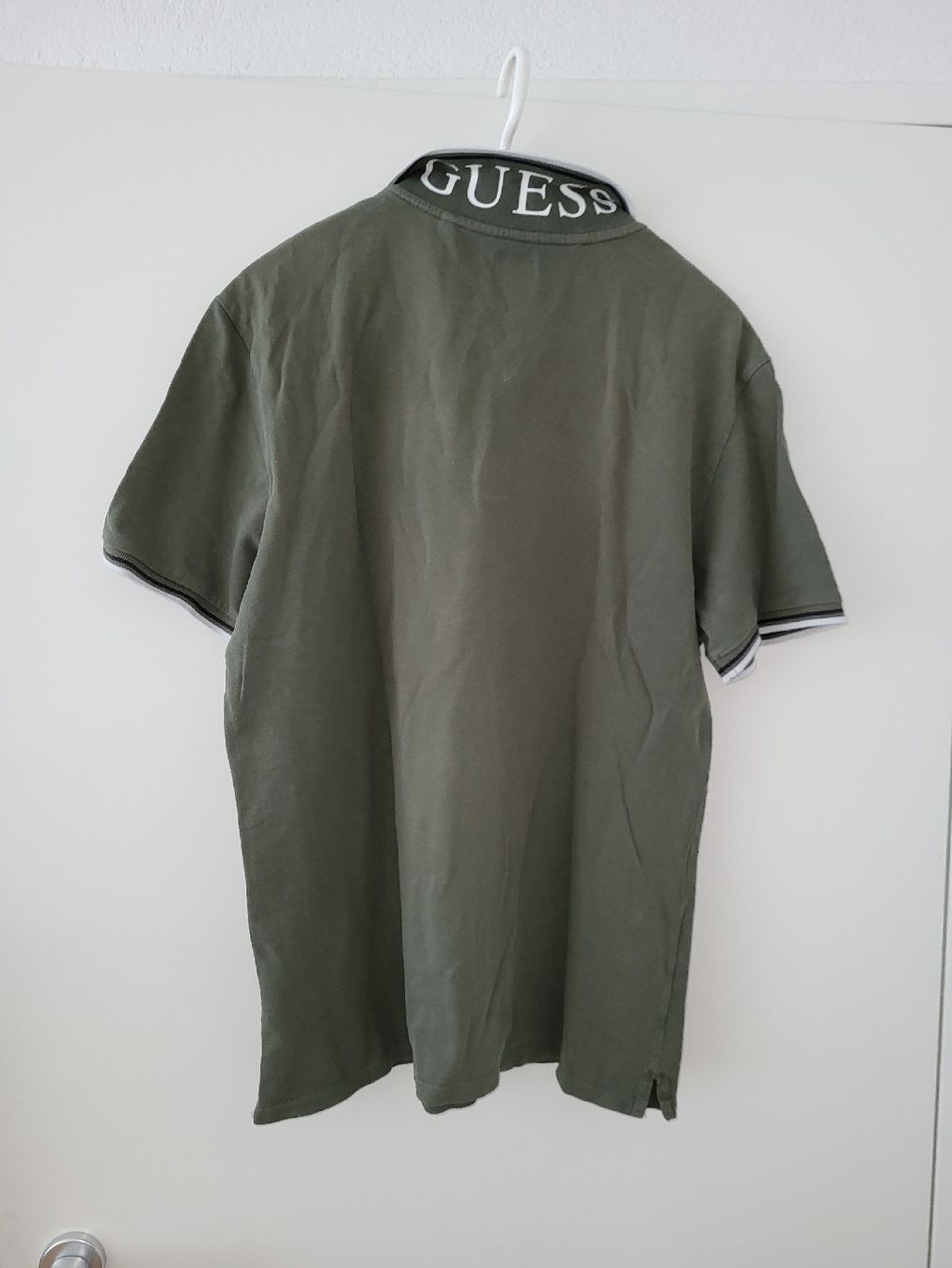 Guess Magliette Polo: Polo Herren Guess Khaki Grösse L  – Usato da Winterthur venduto da GAM90 1