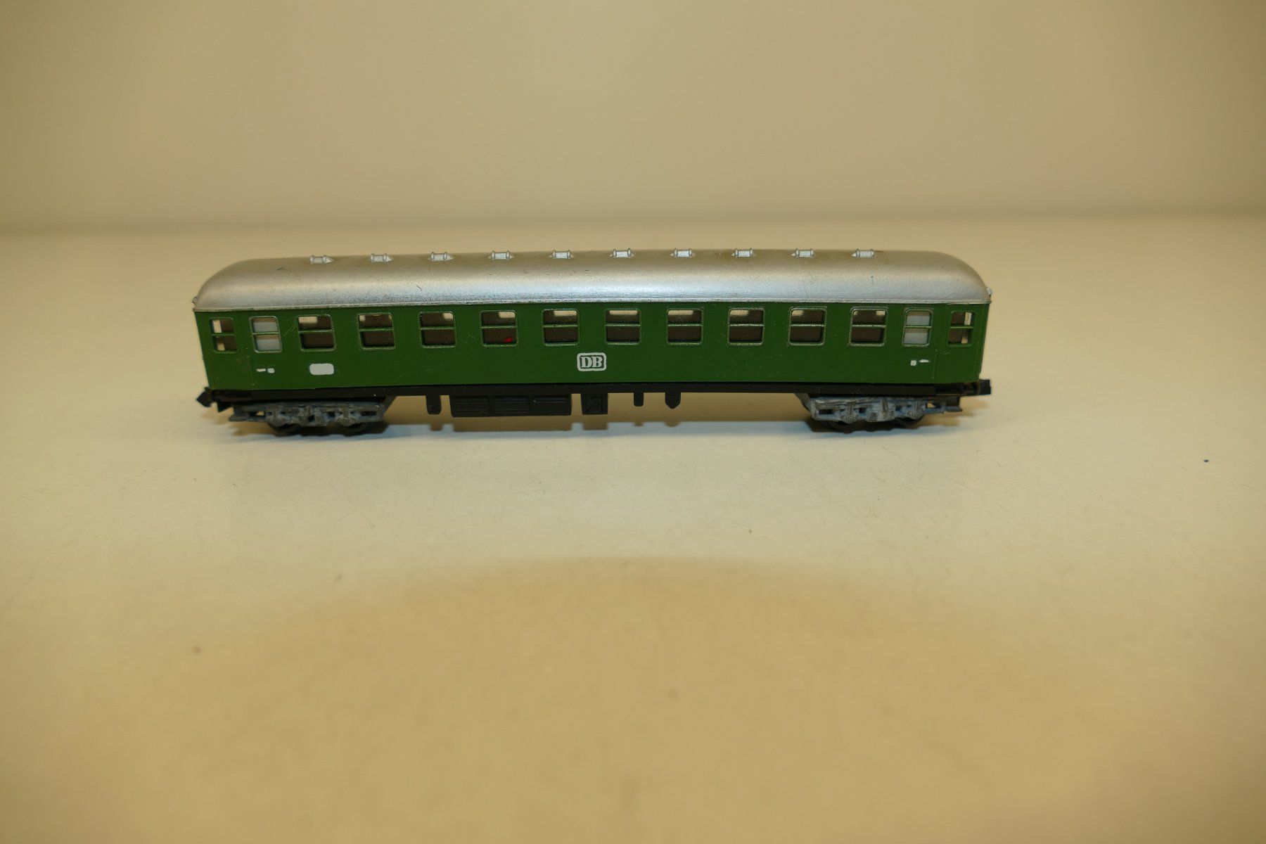 Arnold Modellini di ferrovie: Arnold N: DB Personenwagen – Usato da Niederhasli venduto da rail-duerst
