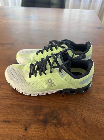 On Cloudflow Laufschuhe Meadow White Grösse 38.5 neuwertig