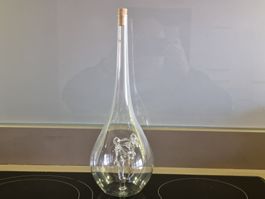Bouteille en verre Venise, Murano, danseurs à l'intérieur.