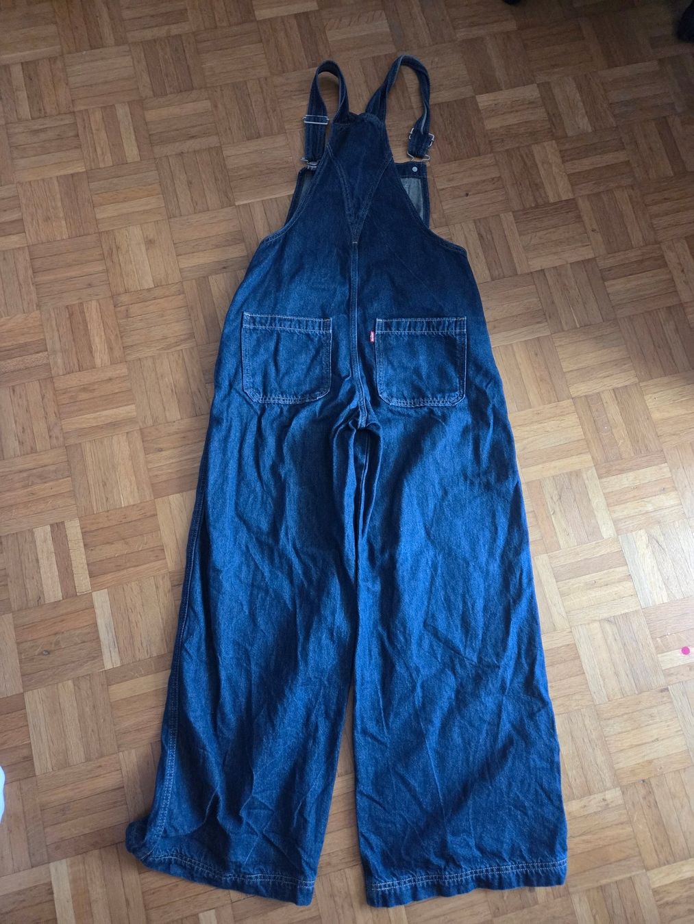 Levi's Jeans: Levi's Latzhose Gr. XS – Usato da Basel venduto da grandfamily 1