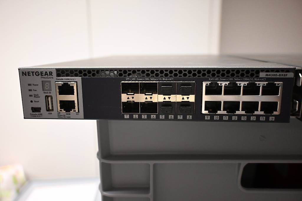 Hub & Switch: Netgear ProSAFE M4300-8X8F  2× 10-Gigabit Switch + Stacking – Usato da Gipf-Oberfrick venduto da sandra.hartmann 1