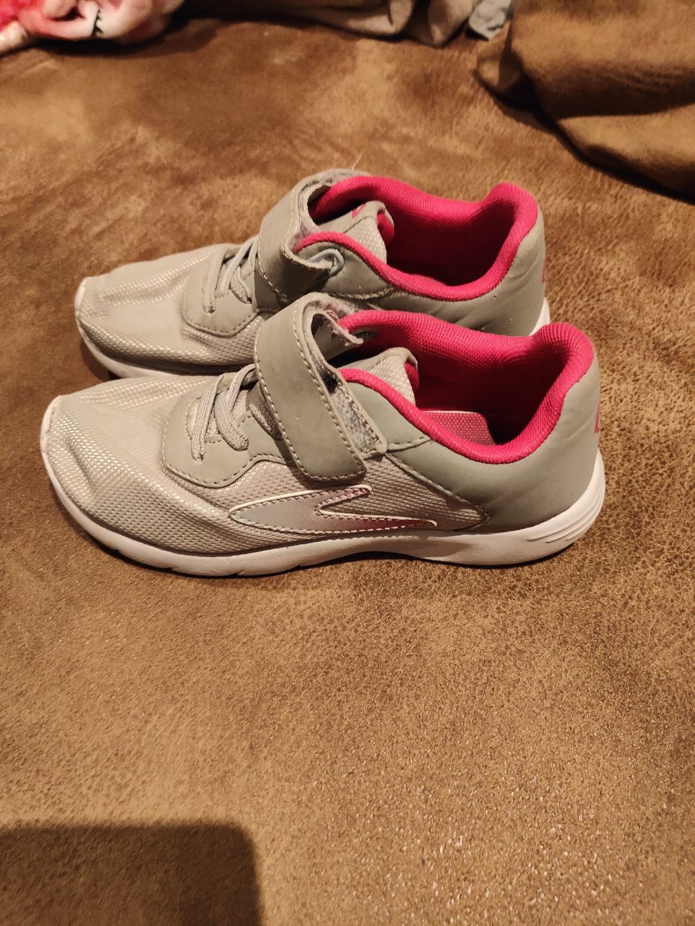 Scarpe per ragazze: Kinder Sneakers – Usato da Boswil venduto da Mige8912