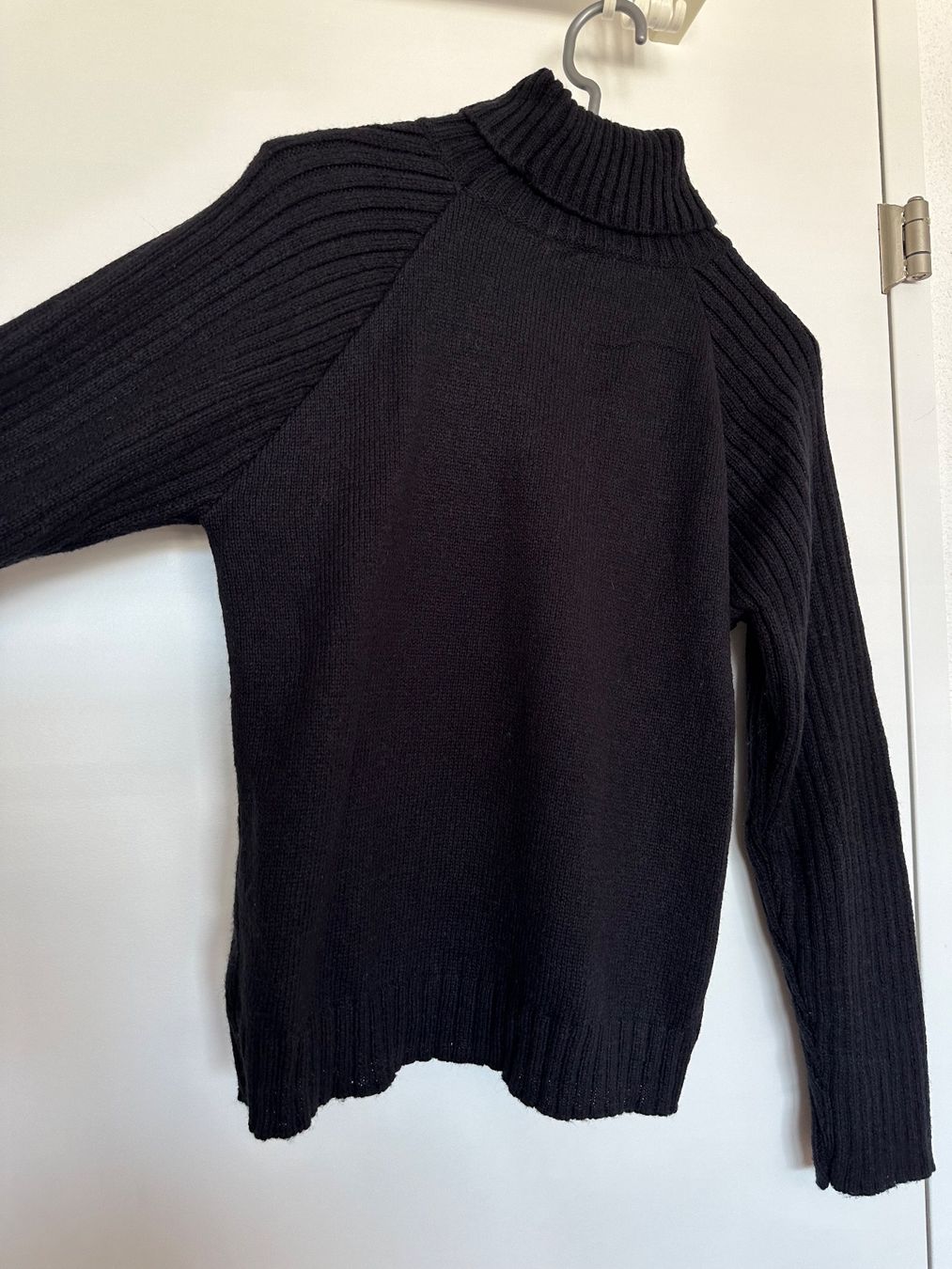 Na-kd Pullover & Sweatshirts: NA-KD Schwarzer Pullover mit gerippten Ärmel - S - wie NEU! – Neu (gemäss Beschreibung) aus Pfäffikon SZ von ansyyy 1
