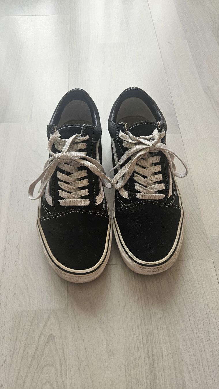 Vans Scarpe da donna: Vans Old Skool Sneaker Schwarz Weiss Grösse 39 – Usato da Möriken AG venduto da eni_2qn2