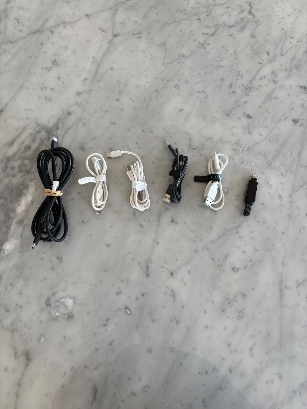 Kabel: USB Kabel USB C Ligthening Apple Samsung Charger – Gebraucht aus Zürich von ninarachella
