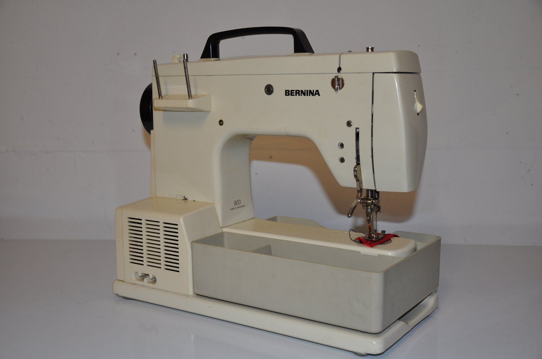 Bernina Macchine da cucire: BERNINA 800  &  Zubehör – Usato da Zürich venduto da orifire