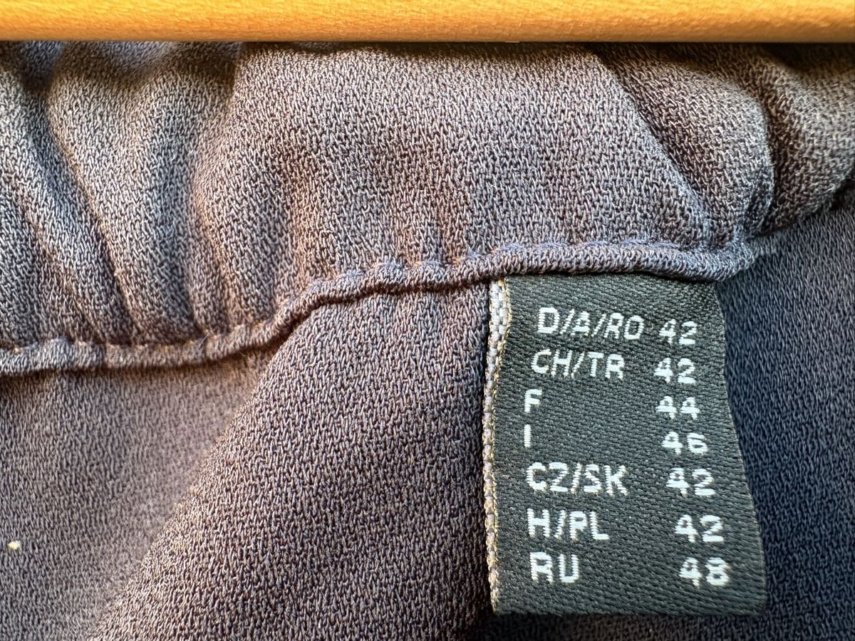 Polyester Hosen: Hose Gr42 100%Polyester Marke Helen Fischer – Neu (gemäss Beschreibung) aus Grenchen von nethy 2