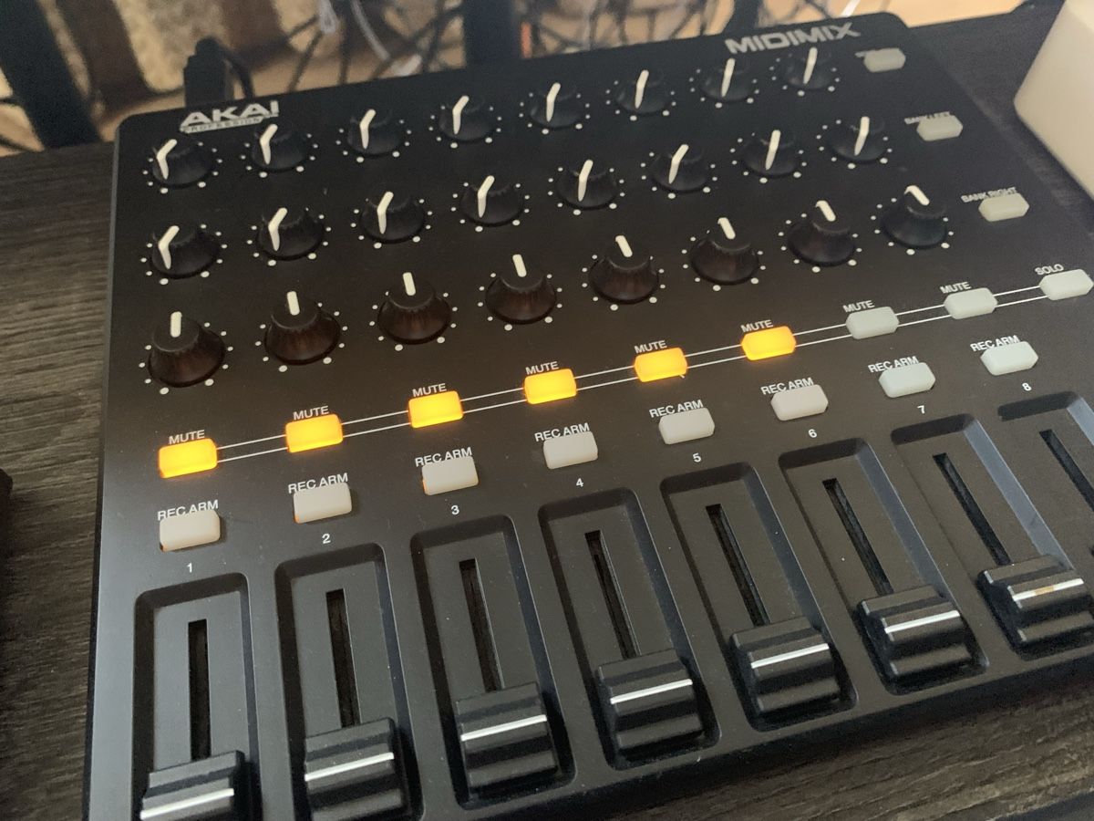 Akai Console di mixaggio: Akai MIDIMIX Controller top Zustand! – Nuovo (secondo la descrizione) da Bern venduto da Fribi013 1