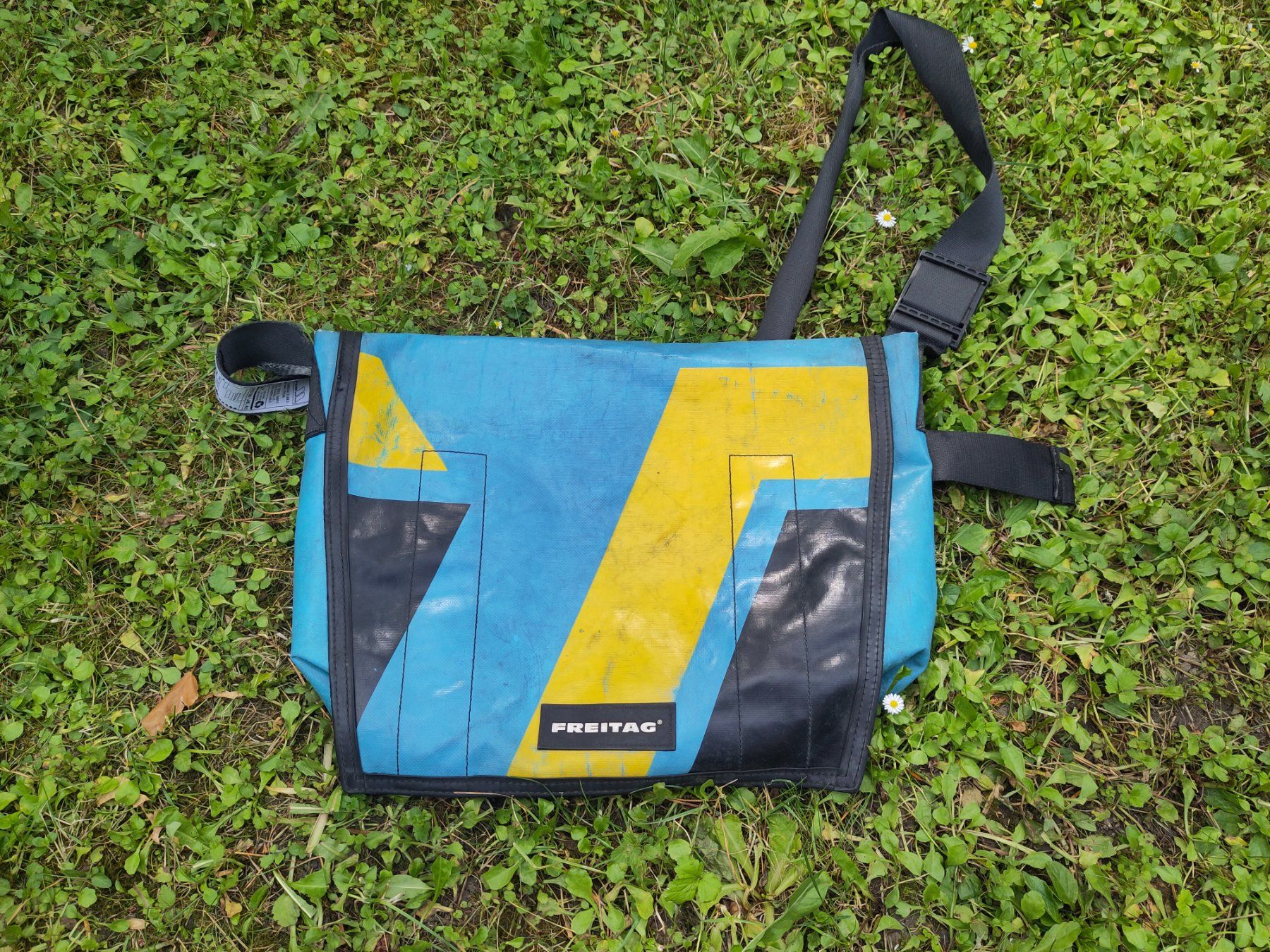 Freitag Taschen: Freitagtasche zum Umhängen – Gebraucht aus Zürich von Jutti