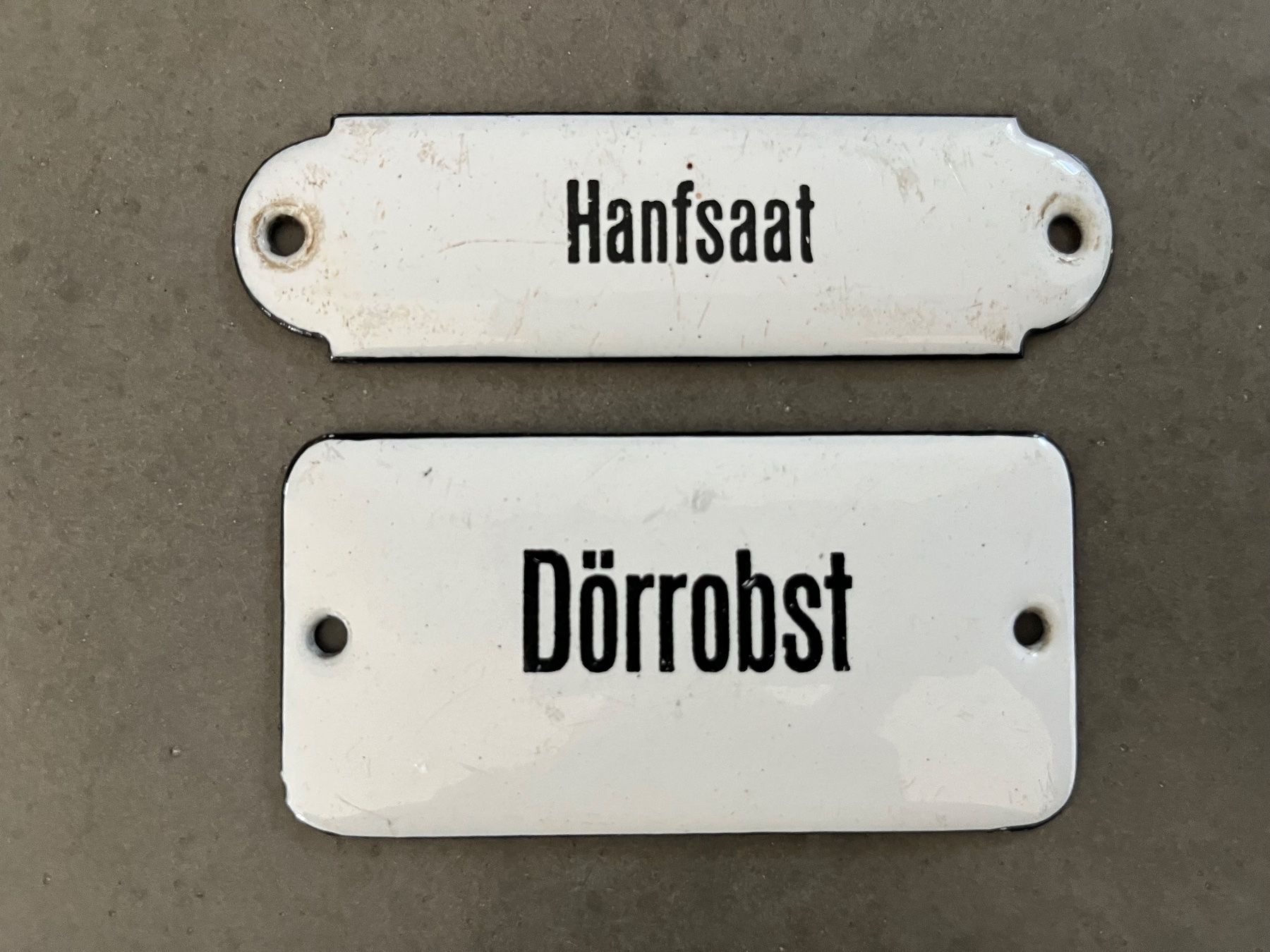 Insegne: Alte Emailschilder Dörrobst, Hanfsaat – Usato da Steffisburg venduto da Reitschel5 1