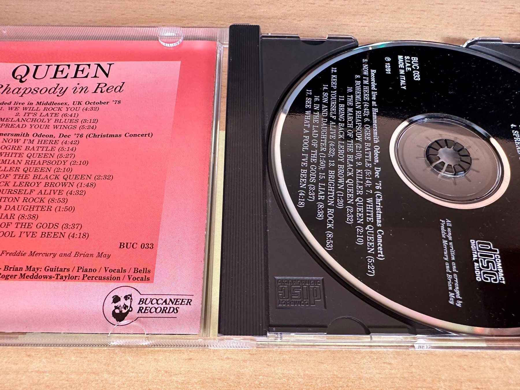 CD: Queen – Rhapsody In Red – Usato da Rikon im Tösstal venduto da Alpenmutz 2