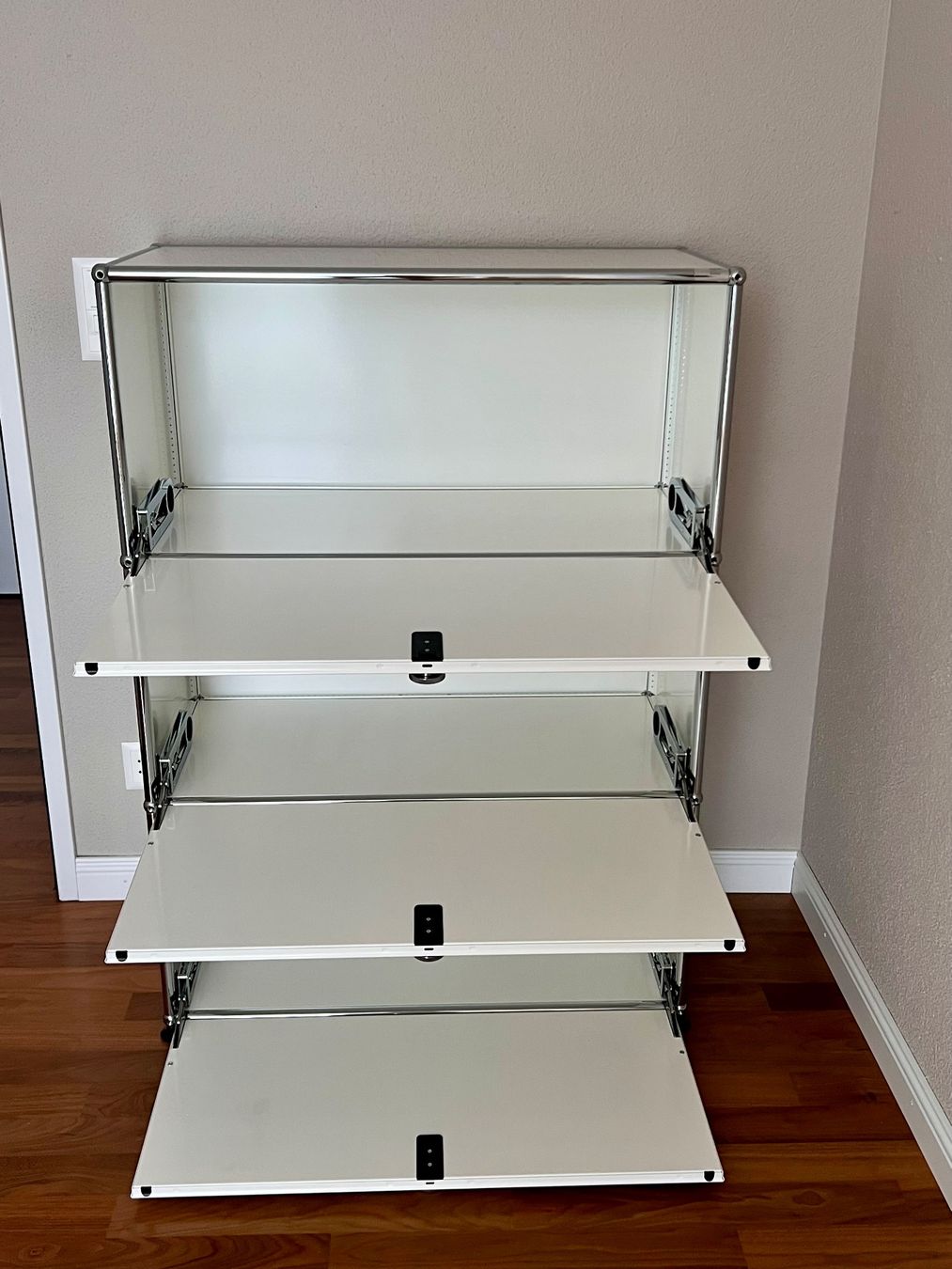 USM Regale: USM-Highboard - Sidebord aus Edestahl weiss – Gebraucht aus Buchrain von ARNA1102 2