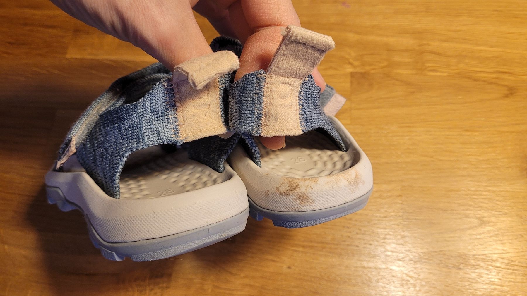 Decathlon Scarpe per ragazze: Wadersandalen, Grösse 28 – Usato da Uetendorf venduto da Heyhey3661 4