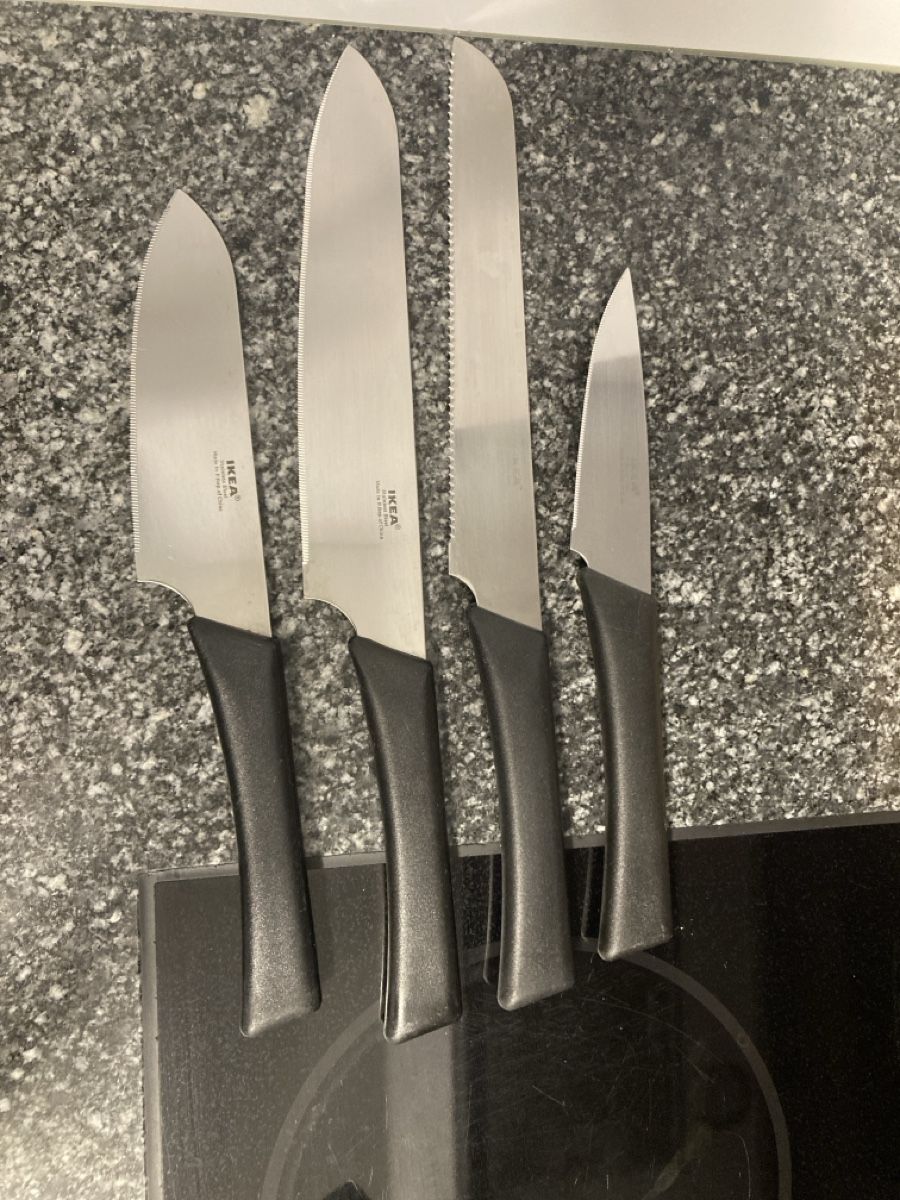 Ikea Couteaux: Messerset IKEA mit Holzblock – D'occasion à Urtenen-Schönbühl par ale_b97
