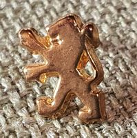 B394 - Pin Peugeot Logo Emblem Goldig