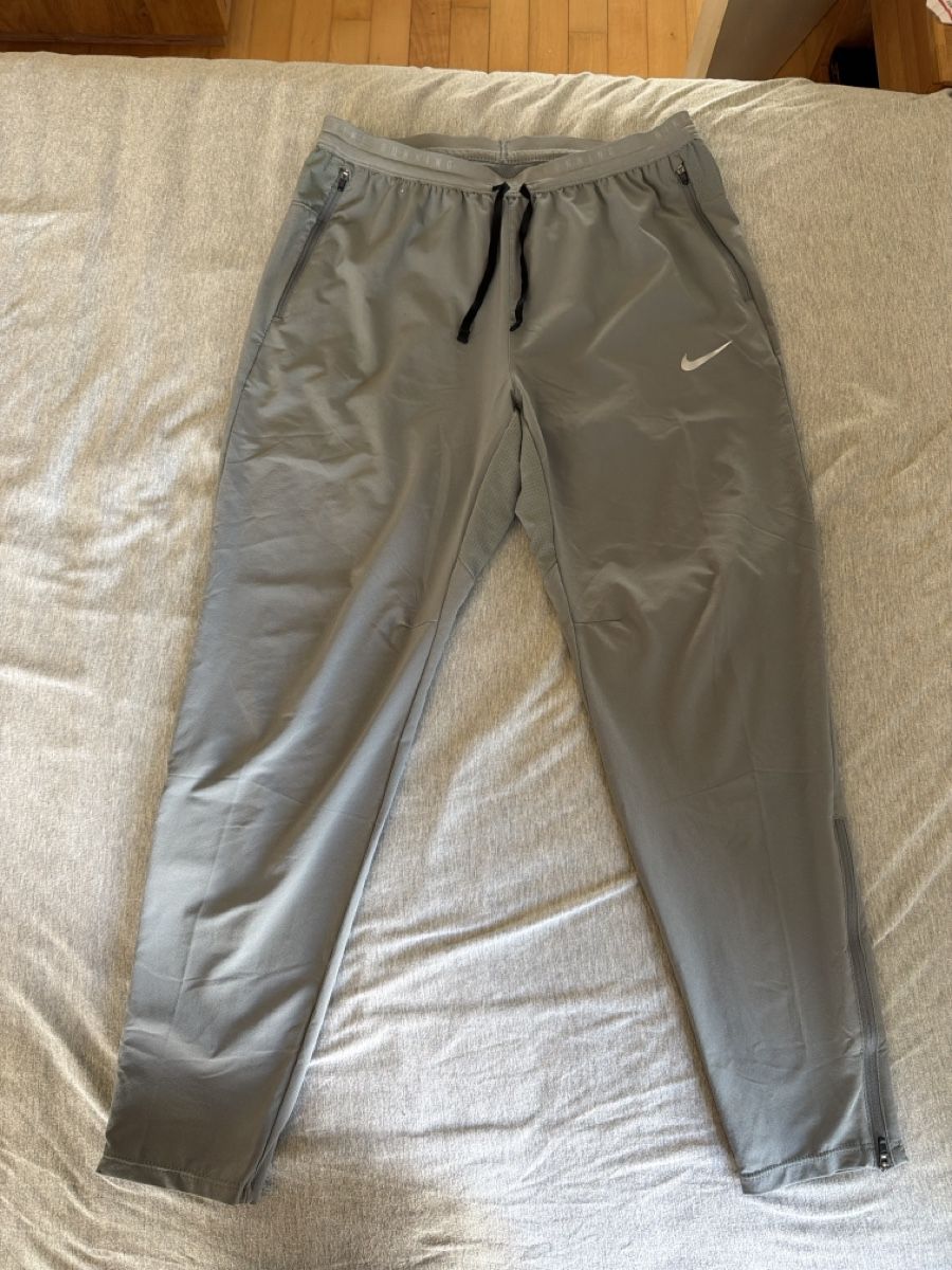 Nike Pantalons:   NIKE    DRI   FIT   JOGGINGHOSE   MEDIUM – D'occasion à Wetzikon ZH par philippe_22