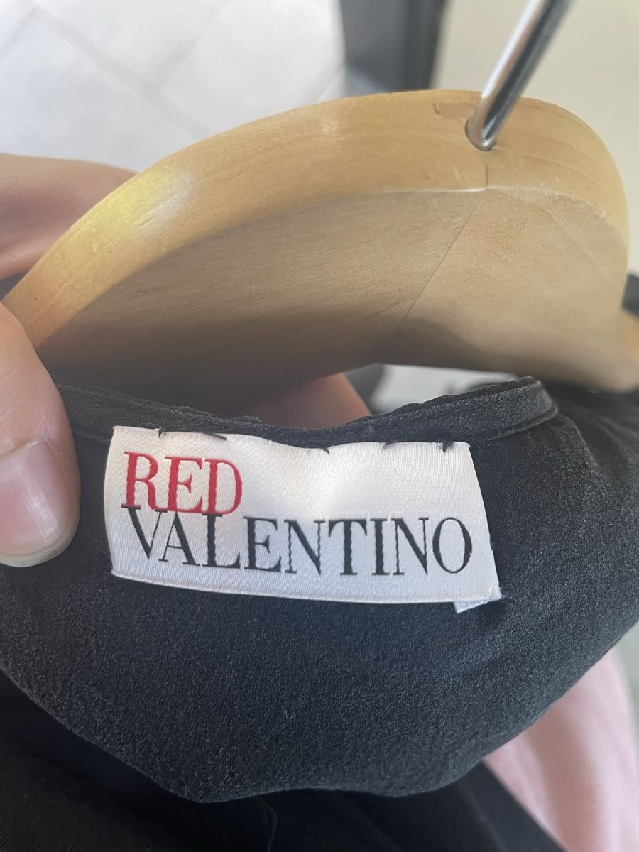Valentino Top: Top Red Valentino nero,come nuovo! – Usato da Castel San Pietro venduto da sof_5f2g 1