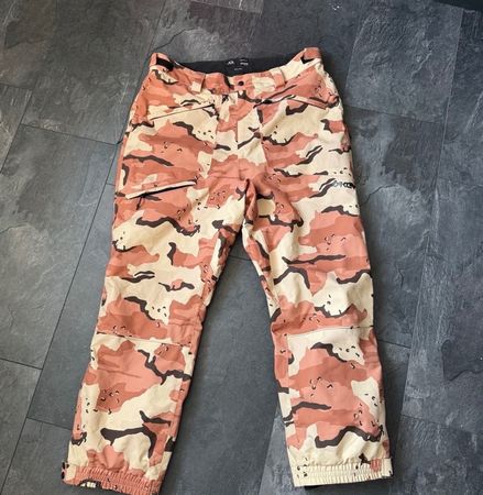 Oakley Snow Pants Camo XL – Top Zustand