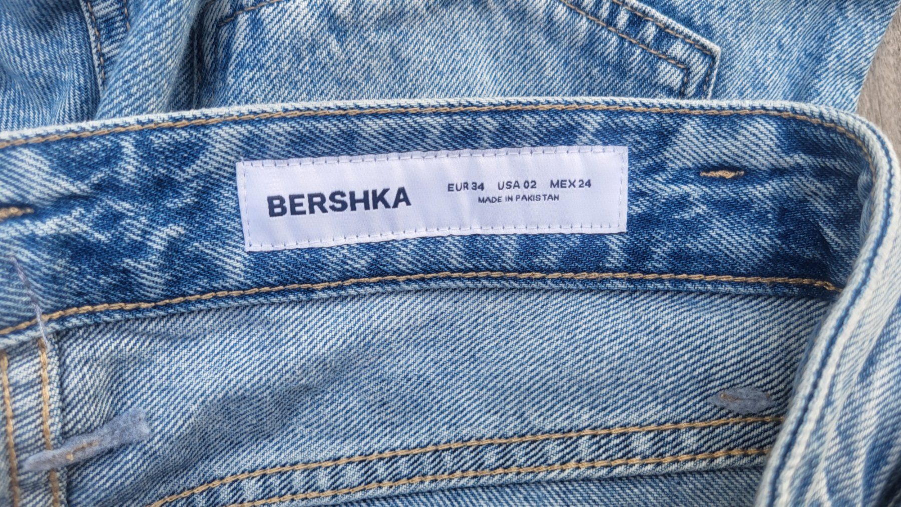 Bershka Jeans: Jeans Bershka 34 – Usato da Zürich venduto da Sibetti 2