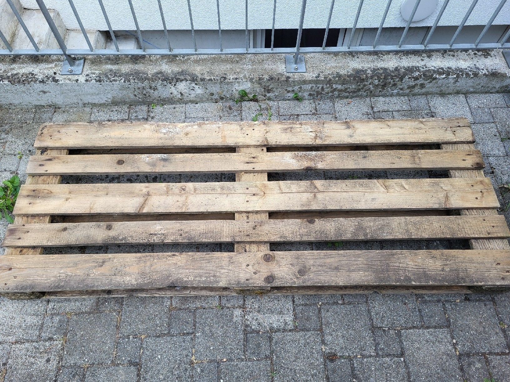Pallets: Gratis: Holzpalette gebraucht 200x80 cm – Usato da Birmenstorf AG venduto da Cjl