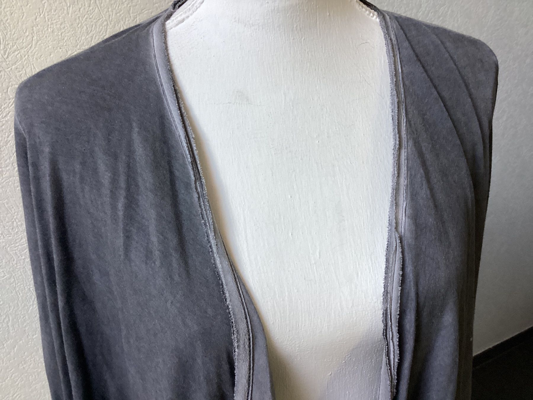Nile Vestes: Nile Jäckli schön & locker d. grau Gr. S – D'occasion à Homberg b. Thun par Homata 2