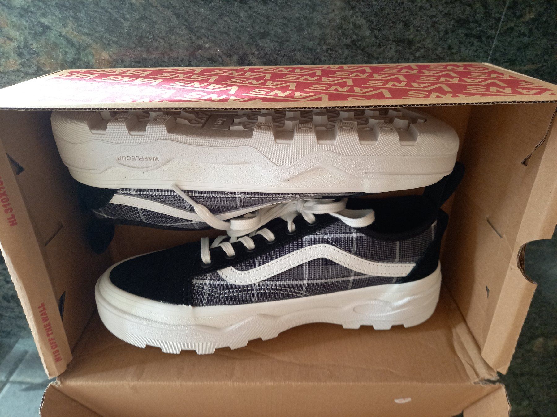 Vans Scarpe per ragazze: Vans Old Sko neuves 37 – Nuovo e nell'imballaggio originale da Sembrancher venduto da calimerora 3