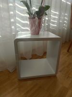 Wuerfel Beistelltisch weiss guter Zustand..40x40x35...