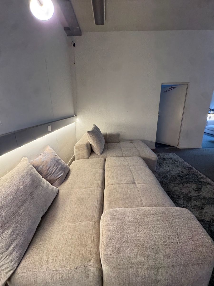Sofas: Hellgraues Ecksofa mit Schlaffunktion – D'occasion à Fehraltorf par Sofalab.swiss 8