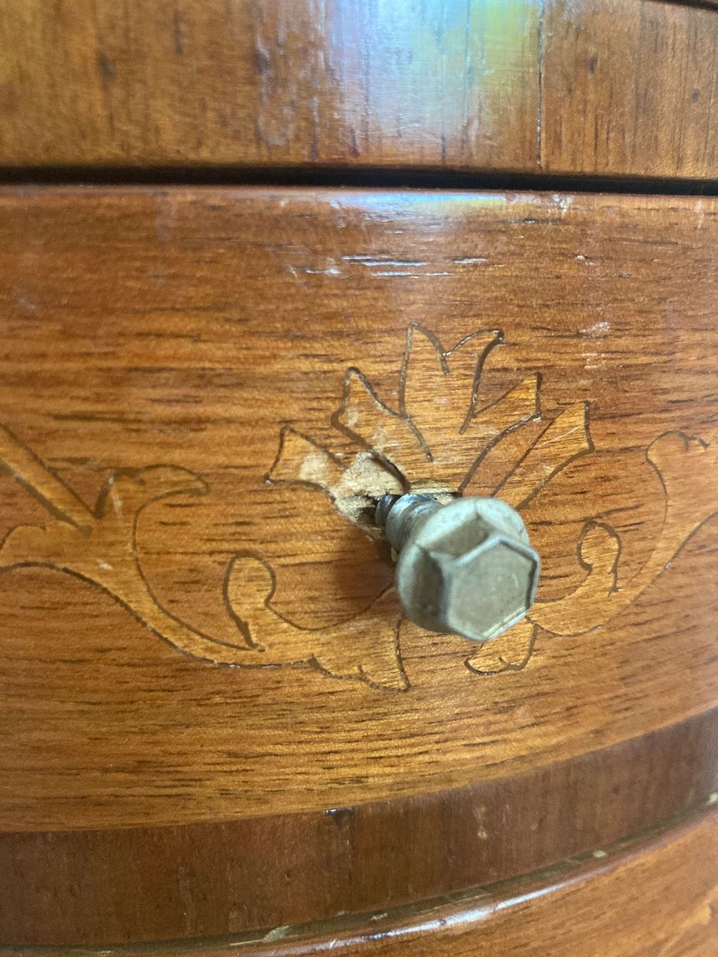 Commodes: Kommode mit eingelegten Ornamenten – D'occasion à Erstfeld par Pfiffholder 5