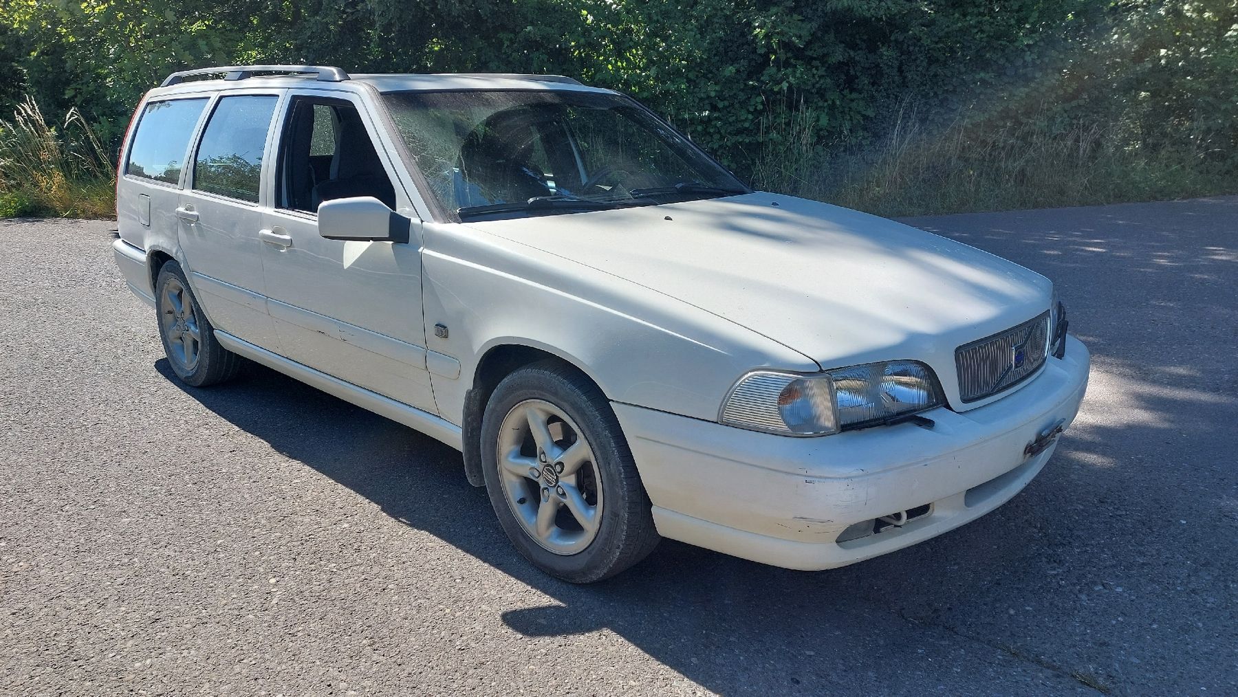 Volvo Automobili: Volvo V70 2.4 Kombi Handschalter – Usato da Niederlenz venduto da SciroccoUrquattro