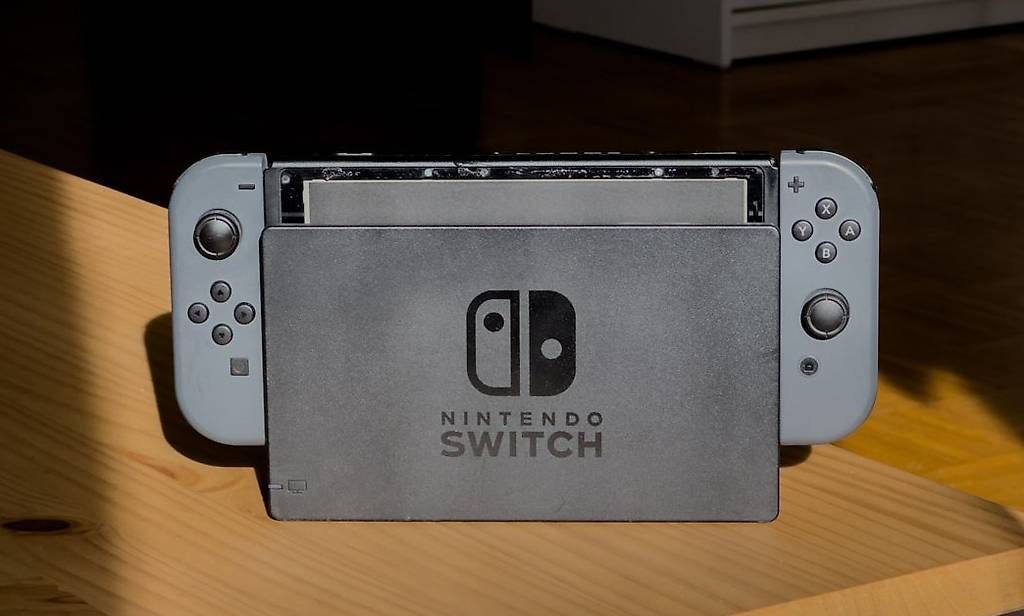 Nintendo Console: Nintendo Switch OHNE Display – Usato da Neftenbach venduto da foCus7560