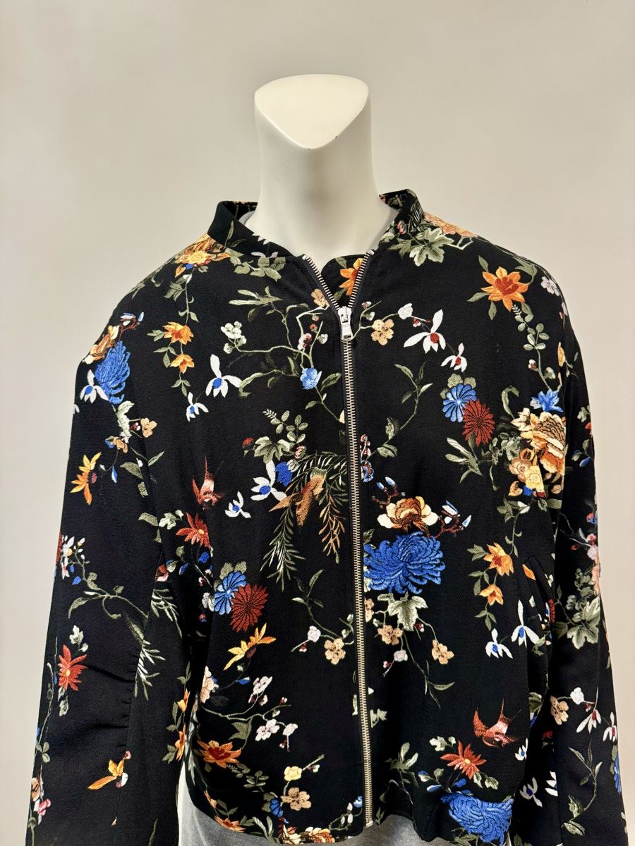 Zara Giacche: Blumenmuster Bomberjacke, Grösse M – Usato da Romanshorn venduto da san_9h2d 2