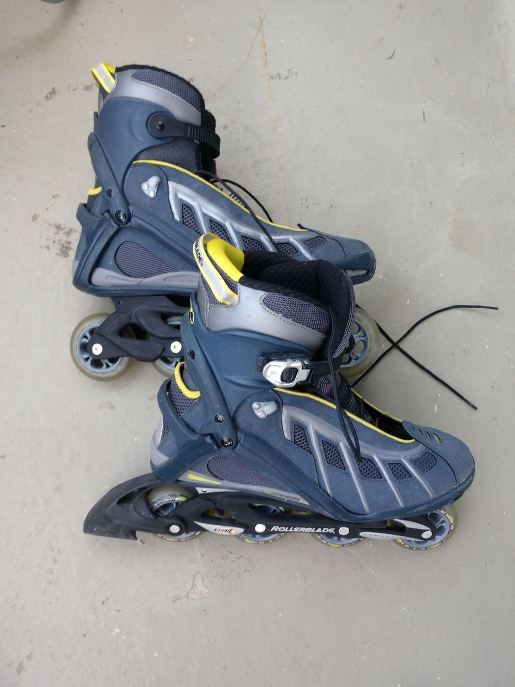 Pattini in linea & Pattini a rotelle: Rollerblade Inlineskates Gr 45.5 30cm Skates Inline – Usato da Kilchberg venduto da Iniminishort