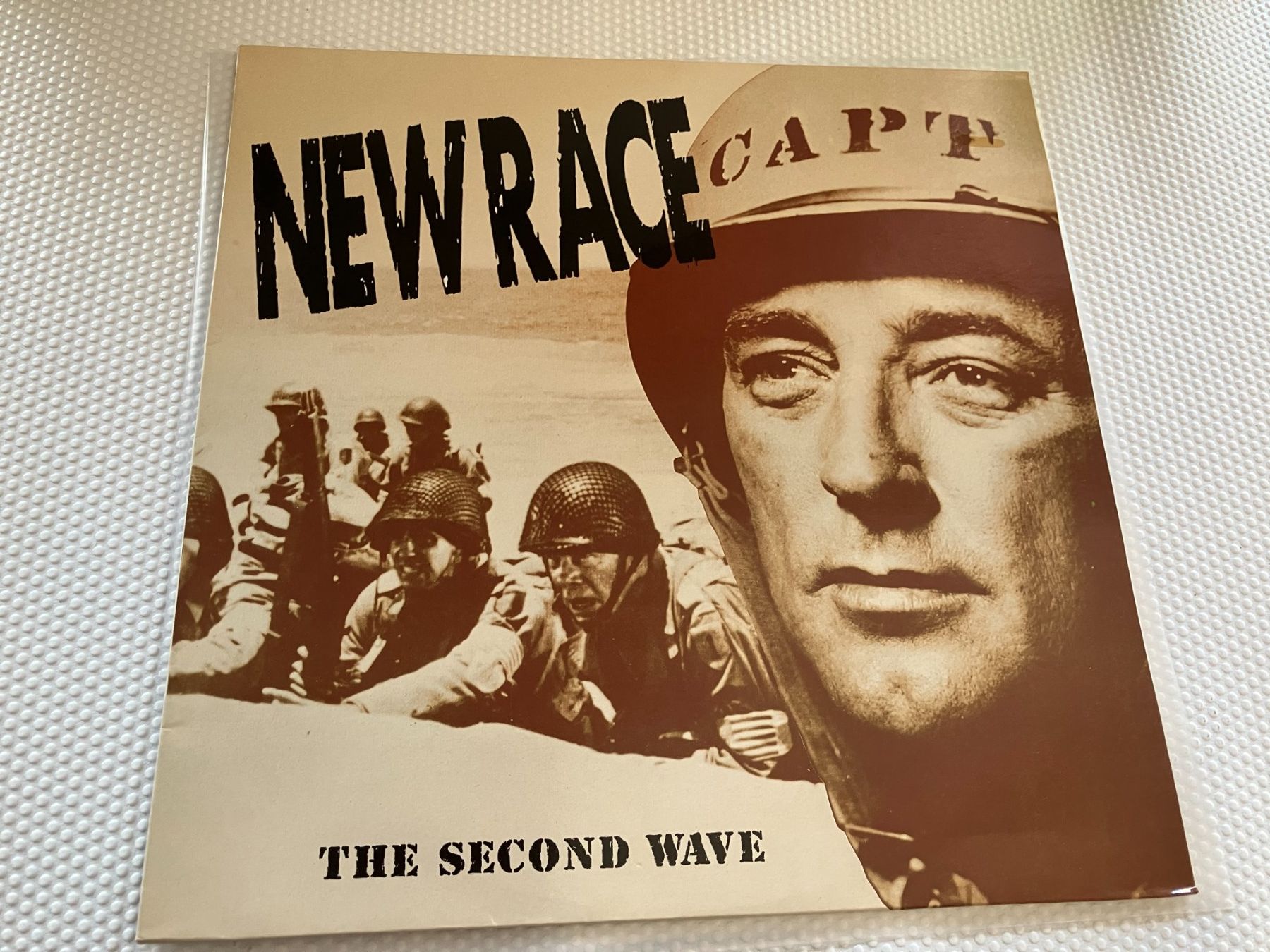 Schallplatten: New Race – Gebraucht aus Aarwangen von Jukebox3