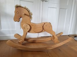 Schaukelpferd aus Holz