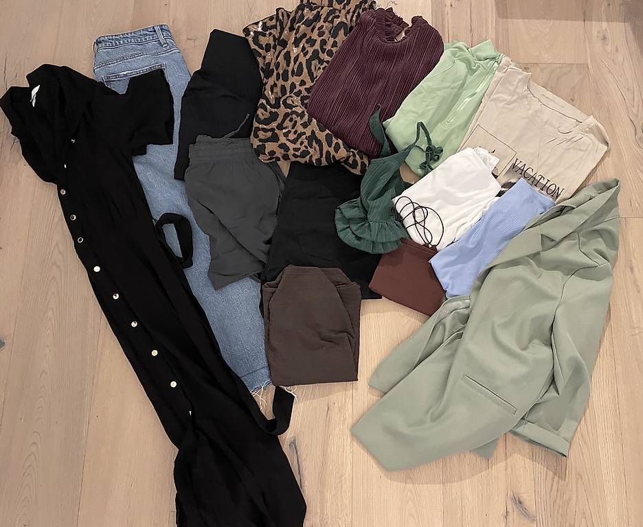 Lotti di vestiti: 15 teiliges Kleiderpaket GR. S/M – Nuovo (secondo la descrizione) da Bürglen TG venduto da sab_f6nd