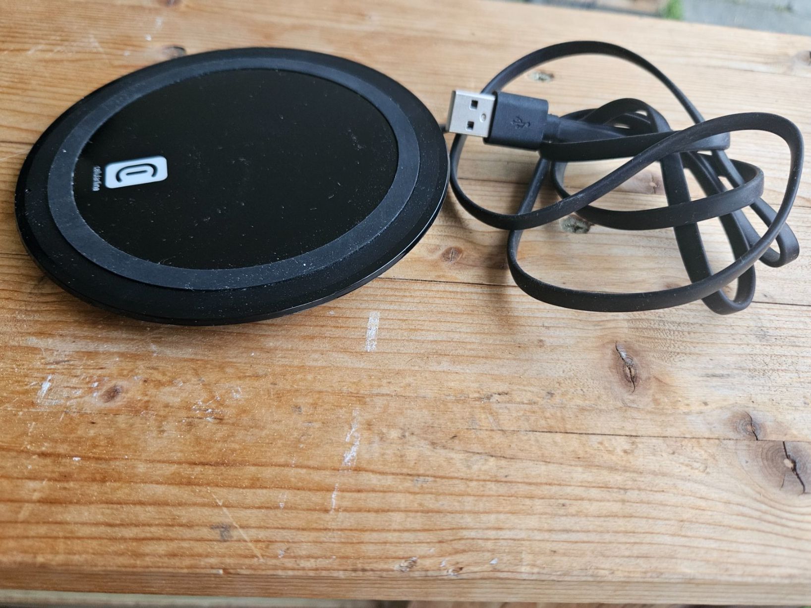 Ladegeräte: Cellularline Wireless Charger 10 Watt mit USB Kabel – Gebraucht aus Winterthur von diiimiiitriii 2