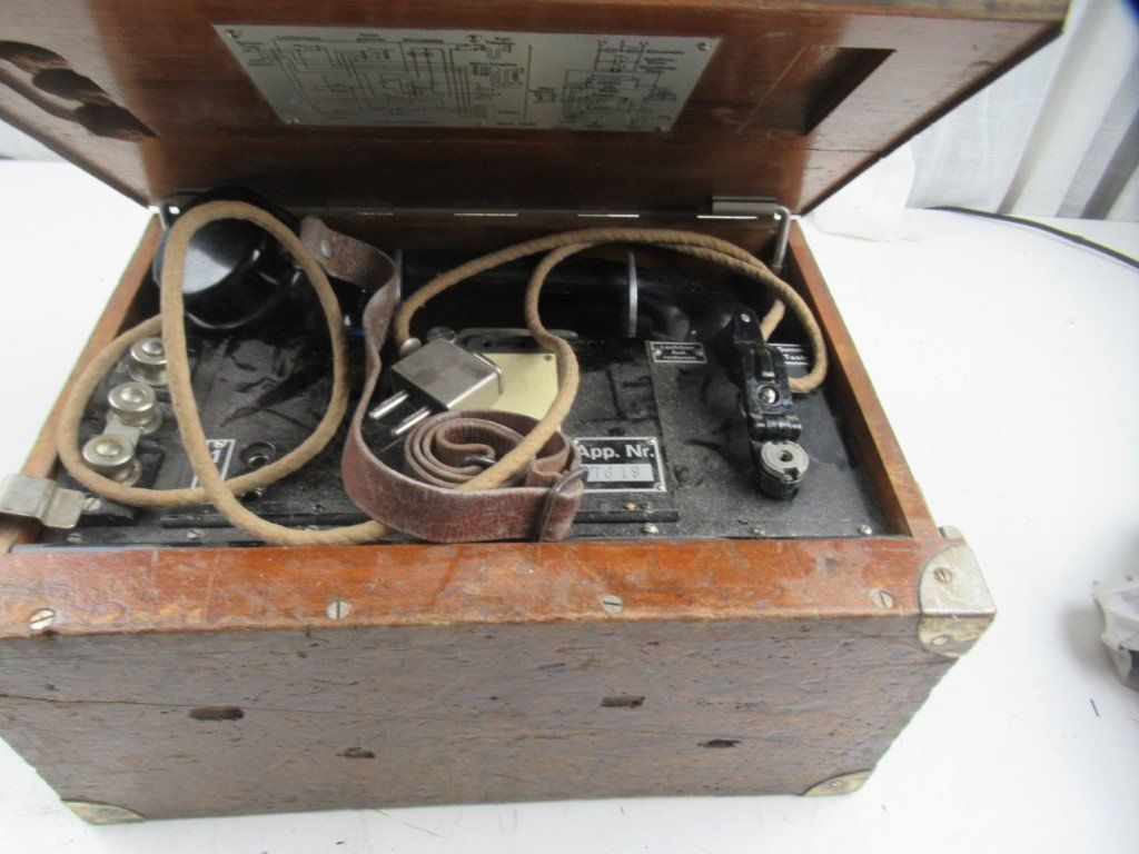 Telefone: 2 Telefone Feldtelefone MIlitär 1932 – Defekt aus Flums von Flumsantik 2