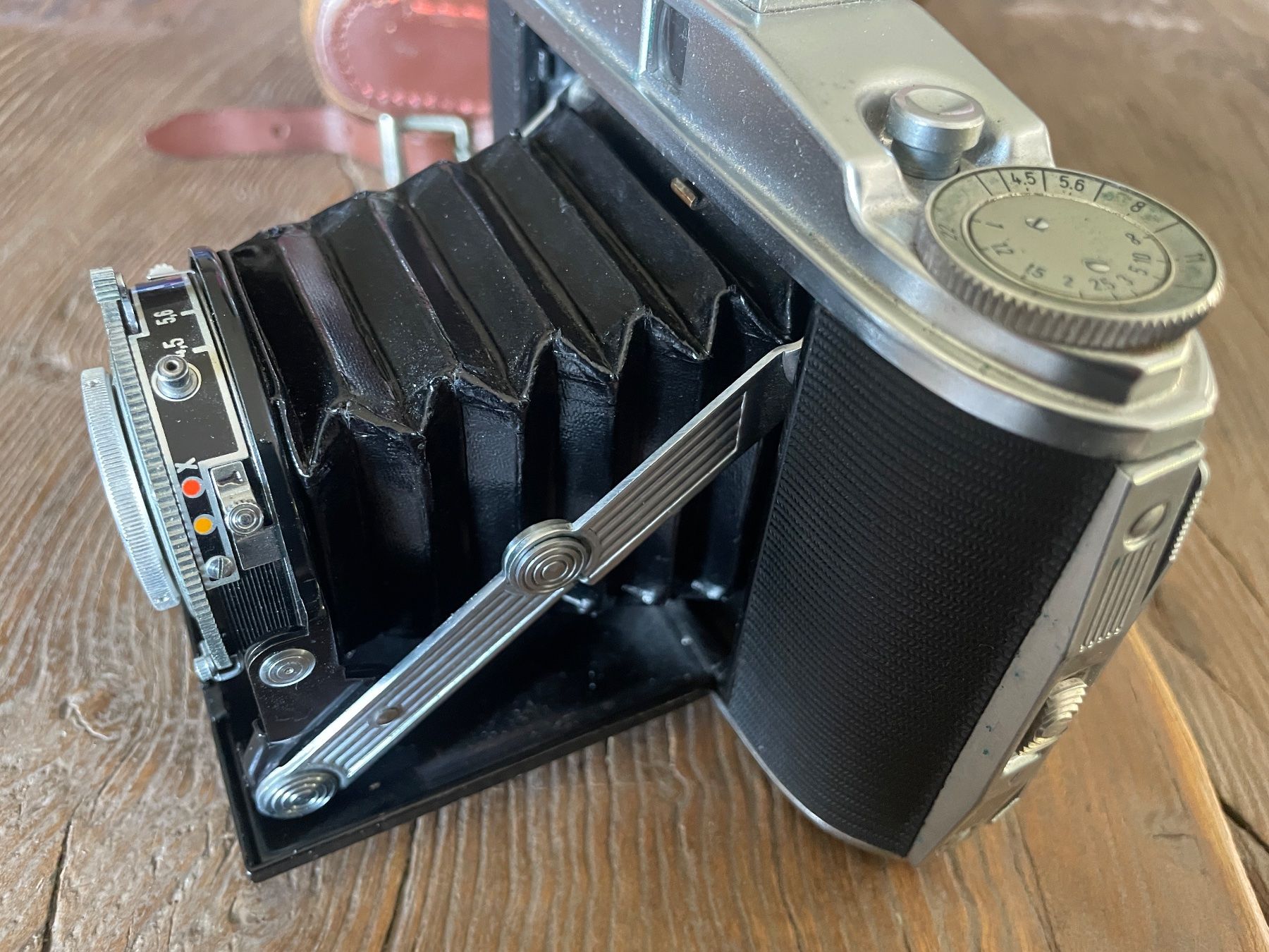 Agfa Fotocamera: Agfa Isolette II Faltkamera mit Ledertasche – Usato da Volketswil venduto da rubin74 5