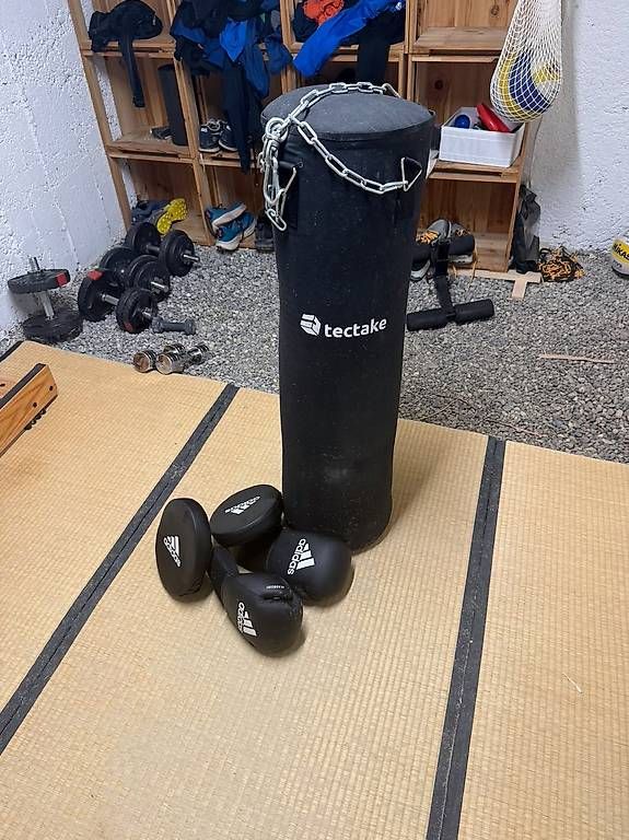 Sacchi da boxe: Boxsack tectake inkl. adidas Boxhandschuhe – Usato da Zürich venduto da jowitte