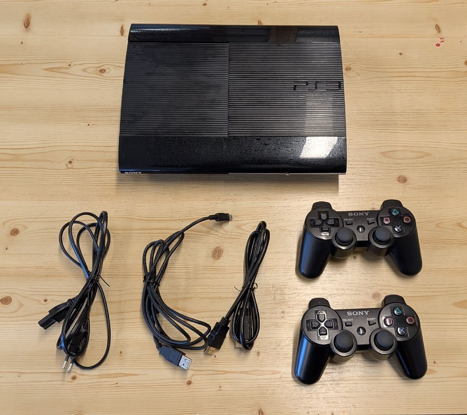 Sony Console: PlayStation 3 Super Slim mit 2 Controller – Usato da Chevenez venduto da cla_7zq5 1
