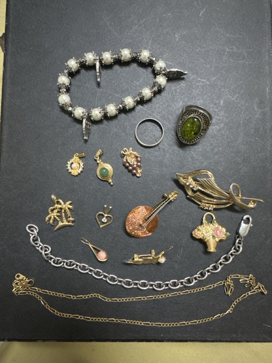 GROS LOT DE bijoux vintages récents à porter détourner ou restaurer - lbb0540 EUR 45,00 - FR
