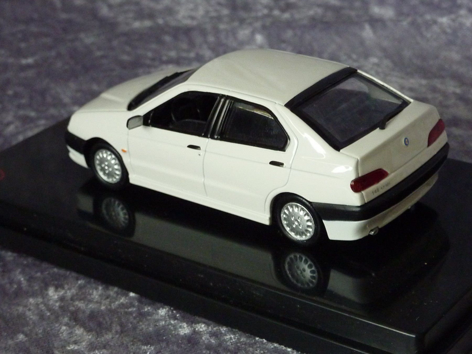 Alfa Romeo Modellini d'auto: Alfa Romeo 146  1:43 – Nuovo e nell'imballaggio originale da Dürrenäsch venduto da modellautos4you 2