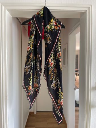 Louis Vuitton Seidenschal, Blumenmuster