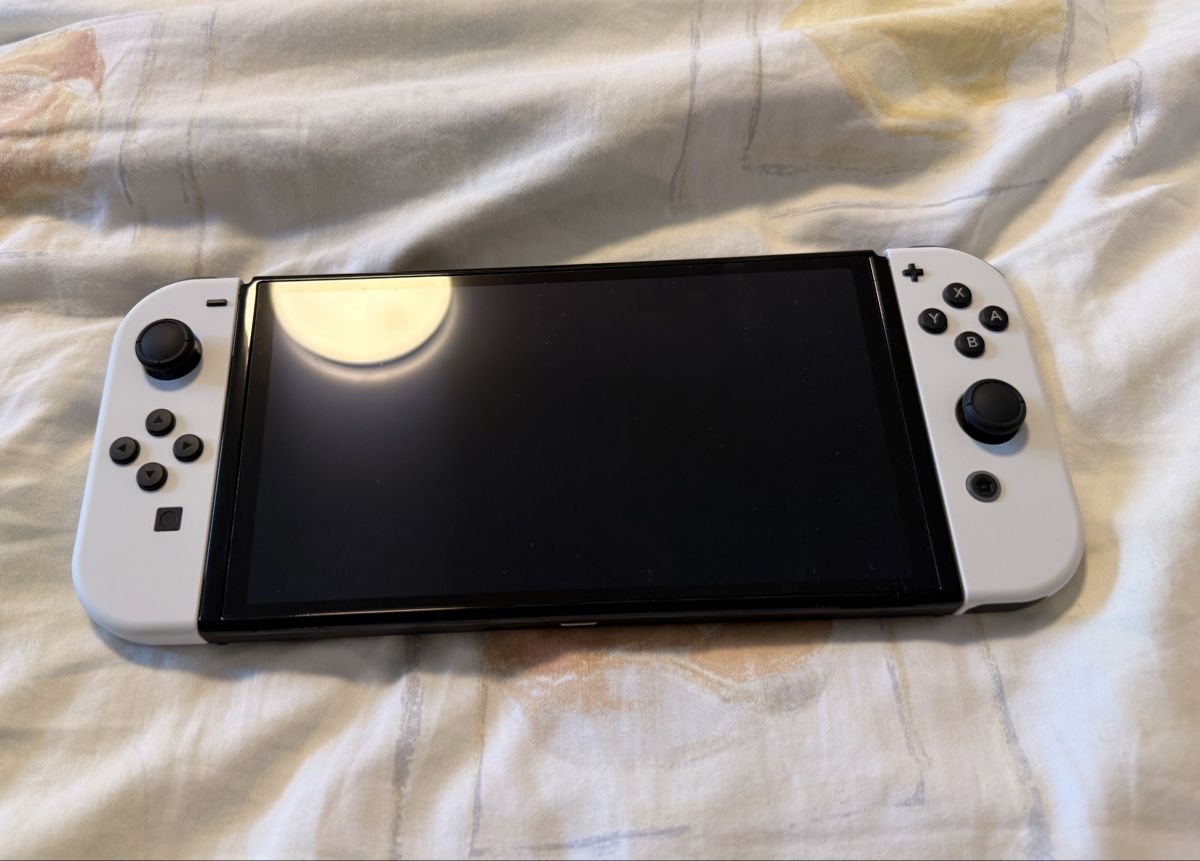 Nintendo Console: Nintendo Switch OLED weiss – Nuovo (secondo la descrizione) da Roggwil TG venduto da Cernix 1
