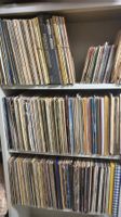 600 Stück Langspielplatten und 60 Singles