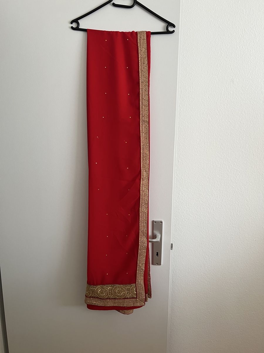 Kleider: Komplettes Sari in gold/rot - M – Neu (gemäss Beschreibung) aus Rothrist von FL_17 4