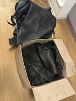 2 Kisten Schwarzes Bullenleder